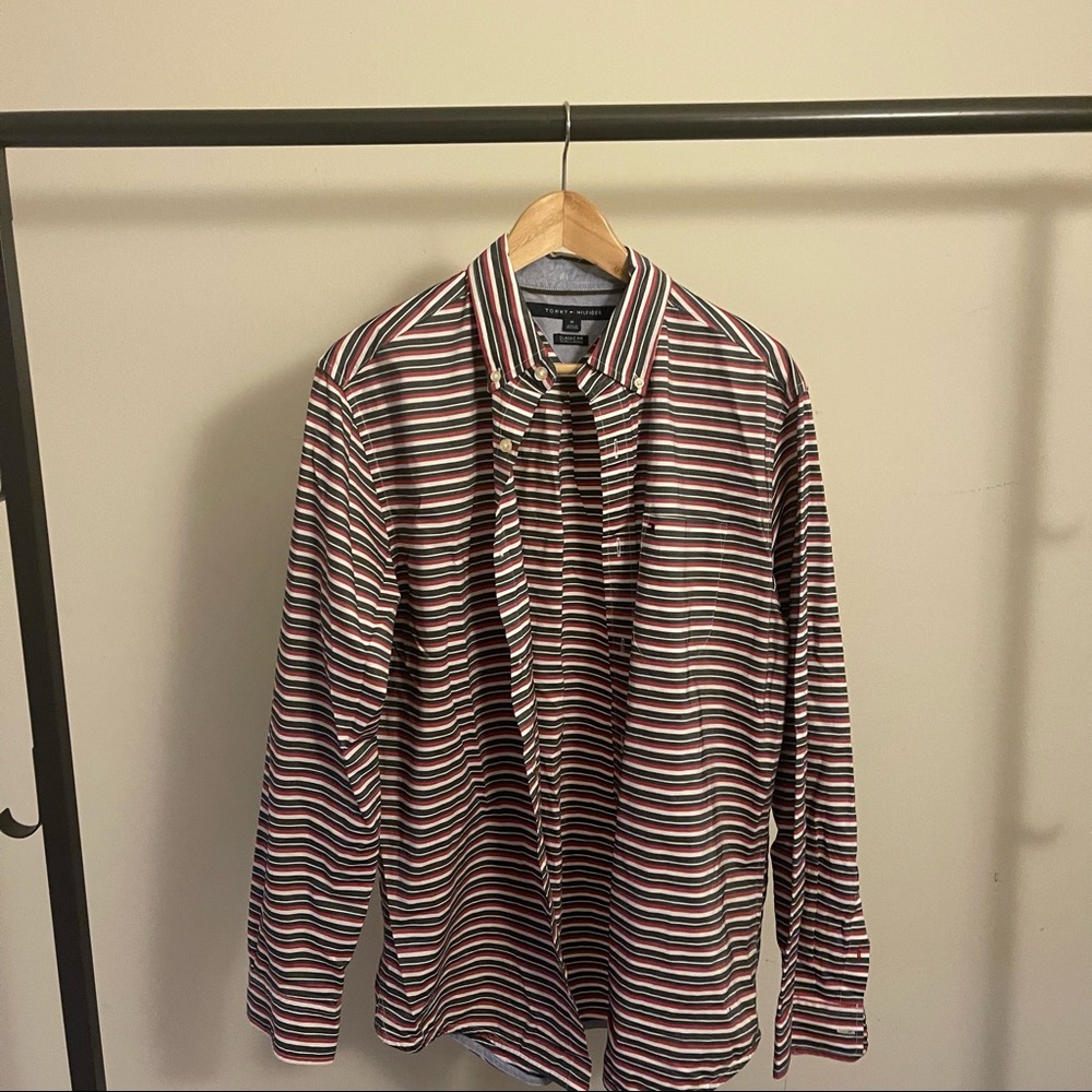 tommy hilfiger shirt (M)
